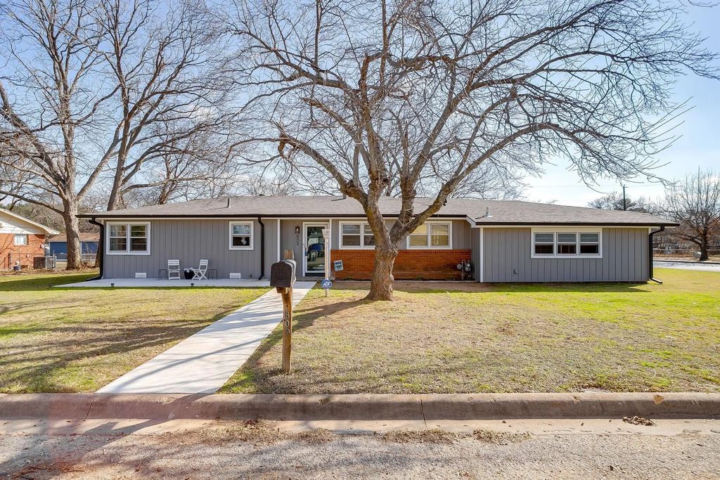 809 Euclid Street, Cleburne