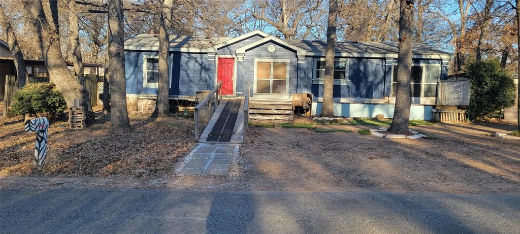 4987 Blue Water Circle, Granbury