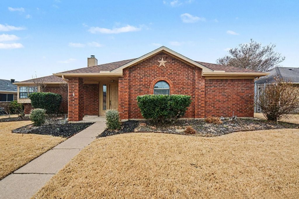 1622 Autumn Breeze Lane, Lewisville