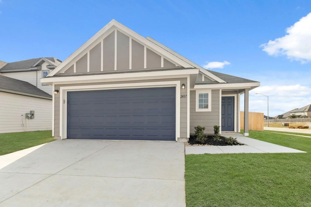 2437 Texas Ash Way, Fort Worth