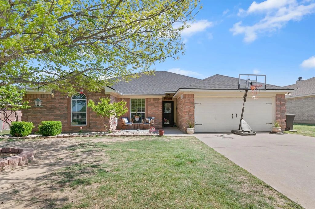 250 Wellington Trail, Weatherford