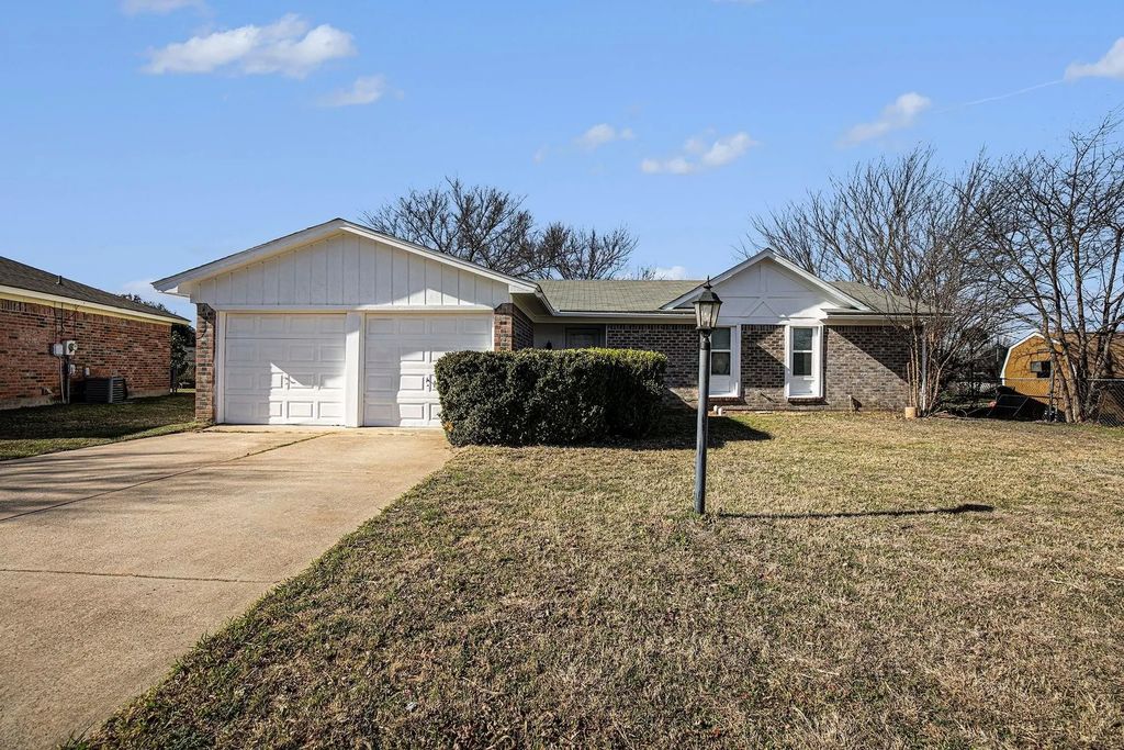125 Roundtree Drive, Crowley