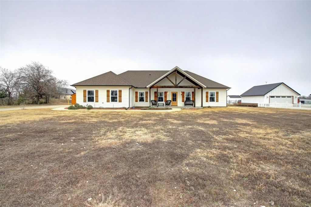 6031 County Road 401, Grandview