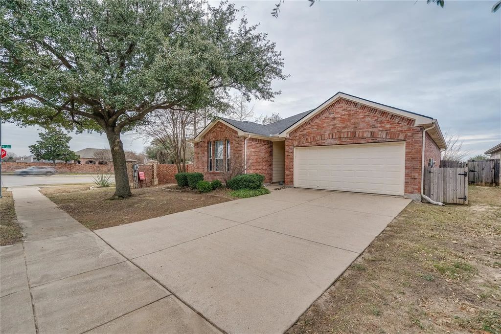 5160 Senator Drive, Fort Worth