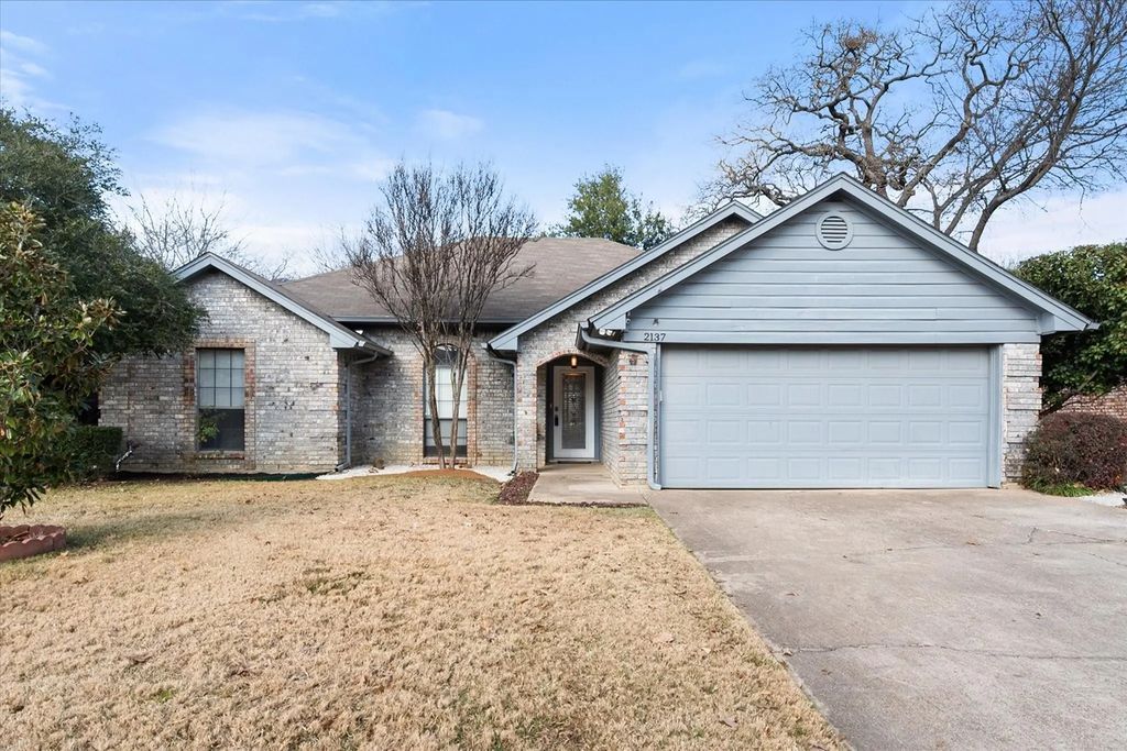 2137 Chapel Downs Drive, Arlington