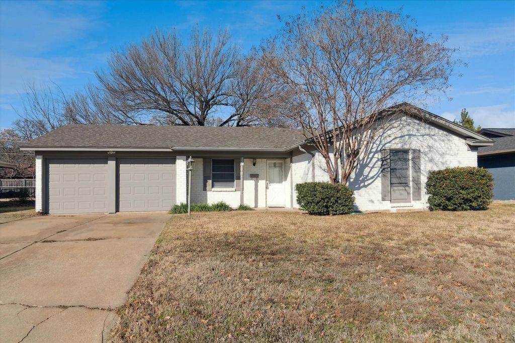 852 W Redbud Drive, Hurst