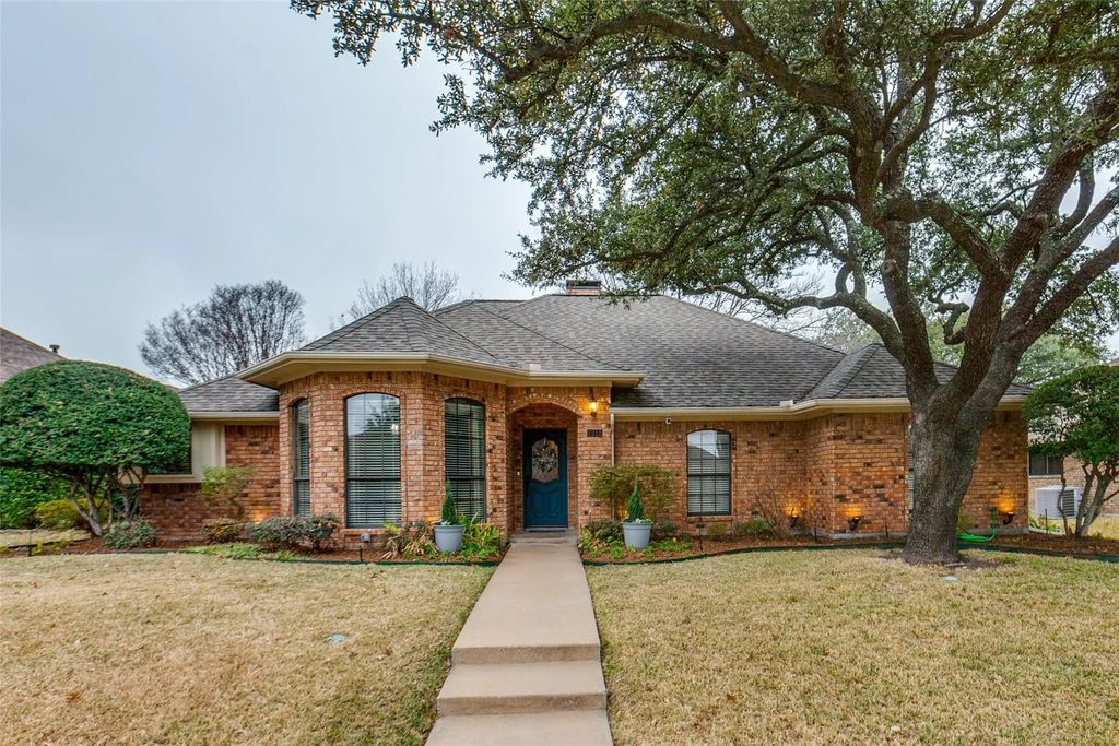 2313 Diamond Oaks Drive, Garland