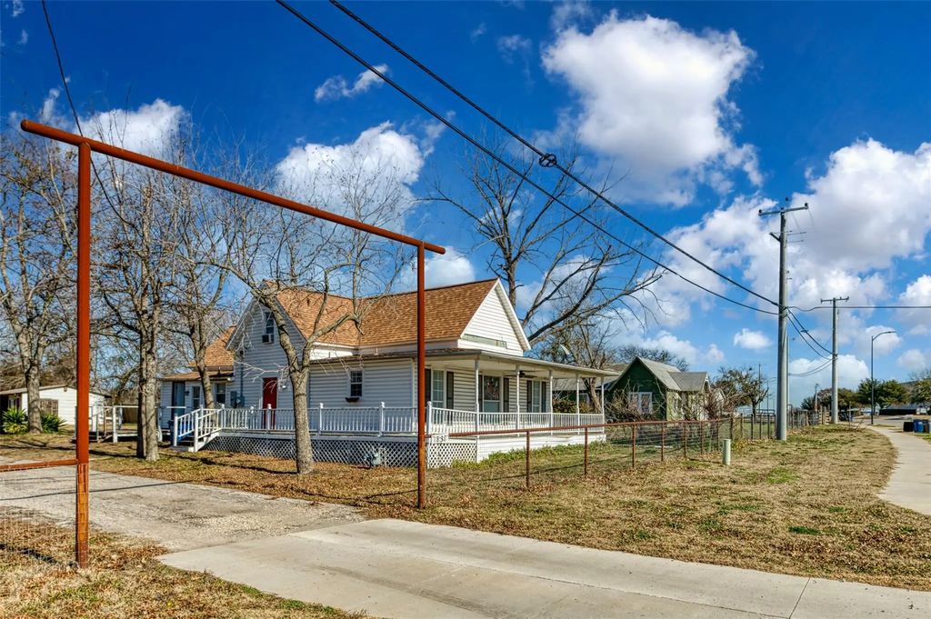 1831 E Melissa Road, Melissa