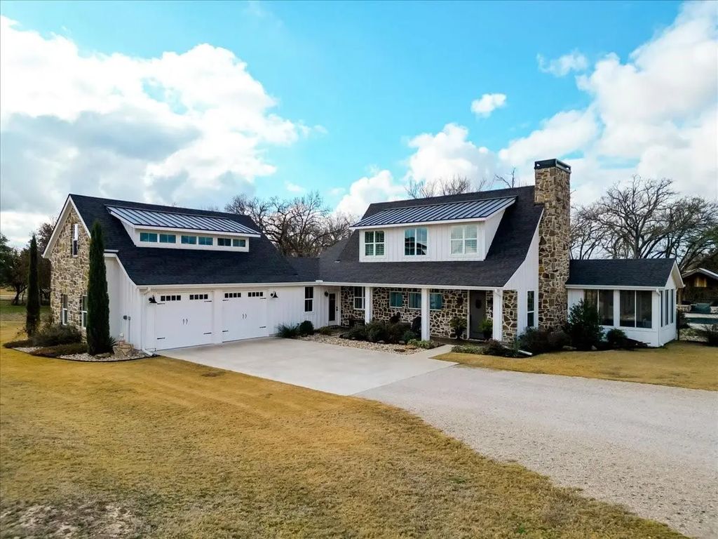 220 Rock Springs Road, Weatherford