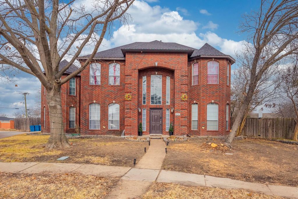 8701 Creekside Drive, Rowlett