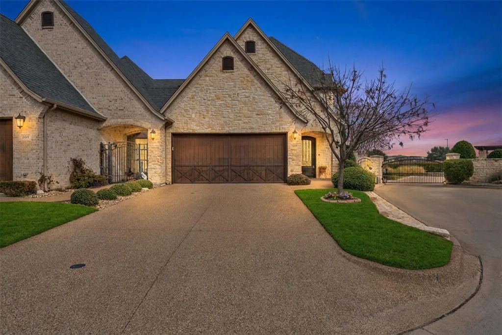 2400 Vineyard Drive, Granbury