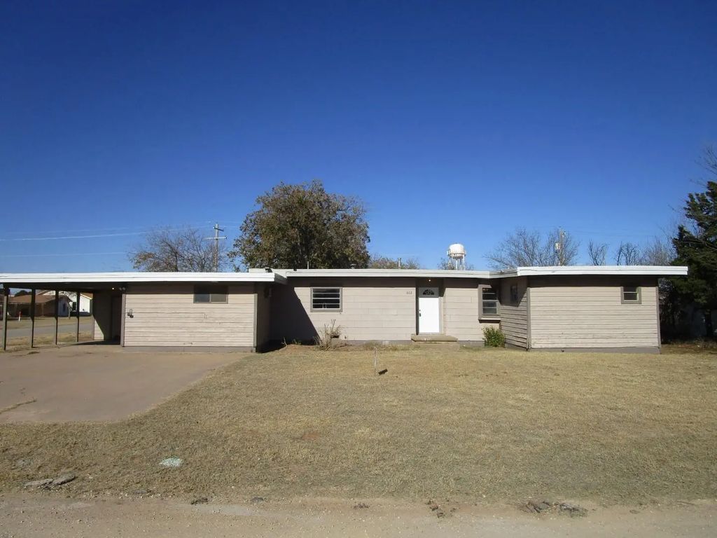 602 E Texas Street, Crowell