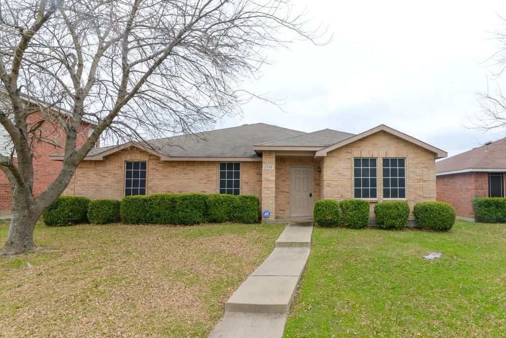 1508 Honey Bee Lane, Lancaster