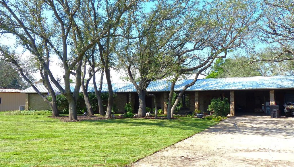 135 Lakeview, Brady