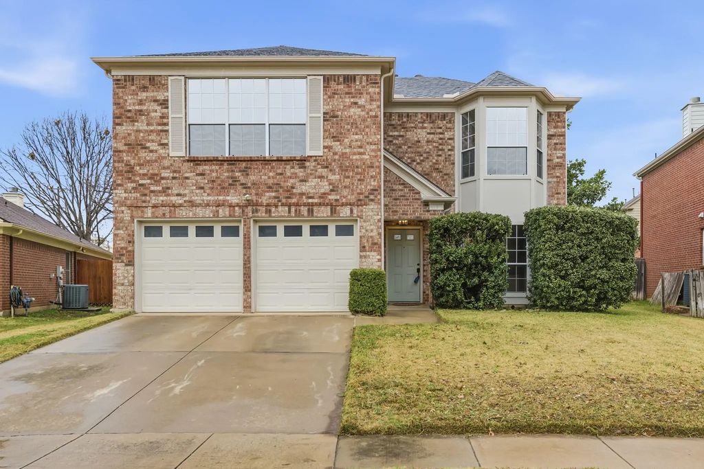919 Waterford Way, Euless