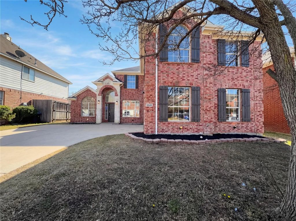 5528 Monthaven Drive, Fort Worth