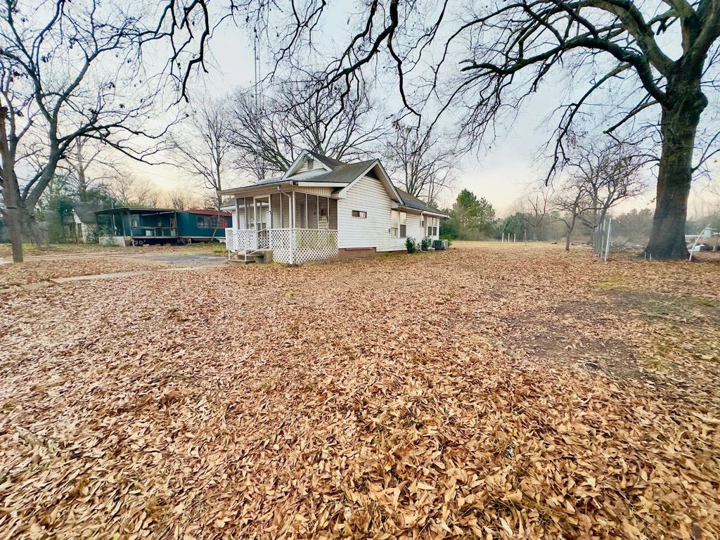 424 W Blackbourn Street, Hawkins