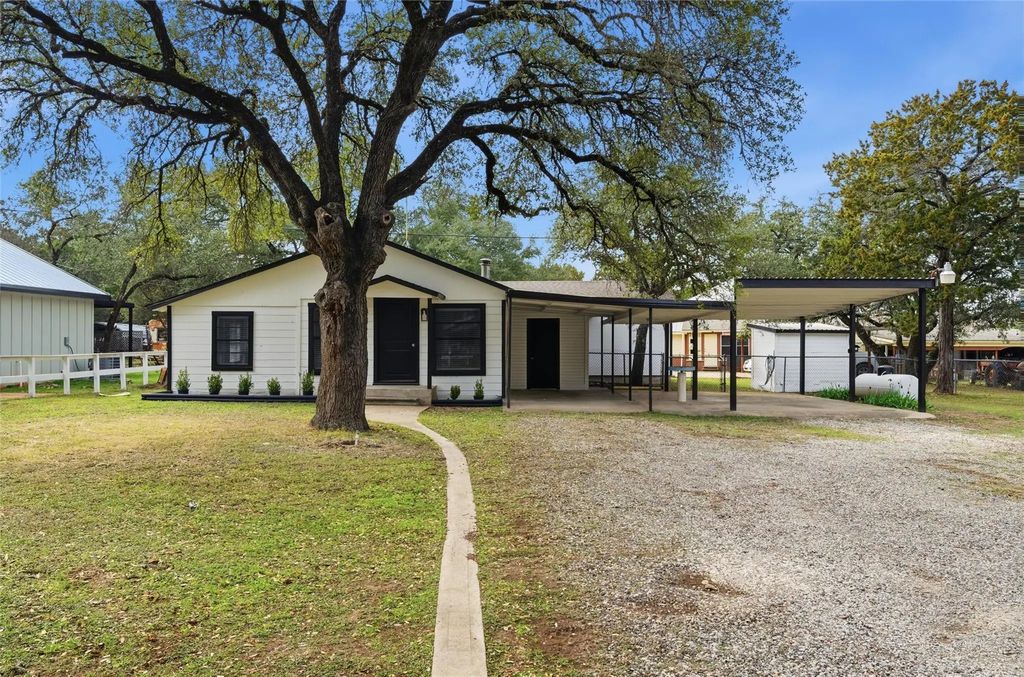 143 County Road 1704, Clifton