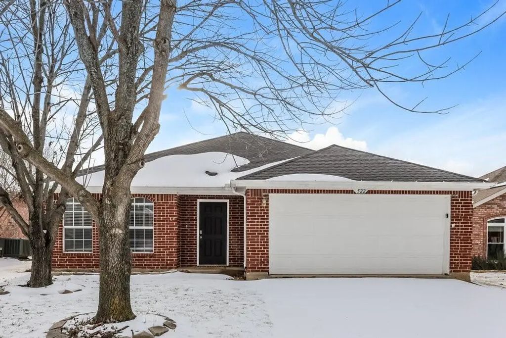 522 Blueberry Hill Lane, Mansfield
