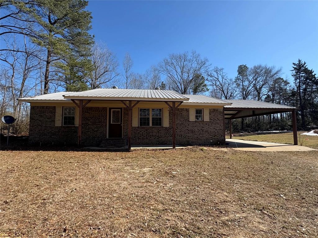 768 Highway 507, Castor