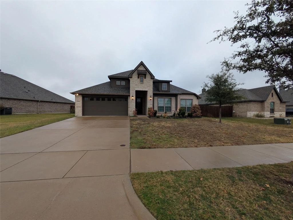 1720 Whispering Trail Drive, Waxahachie
