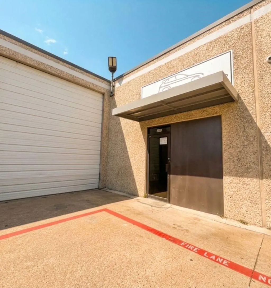 11252 Goodnight Lane, Dallas