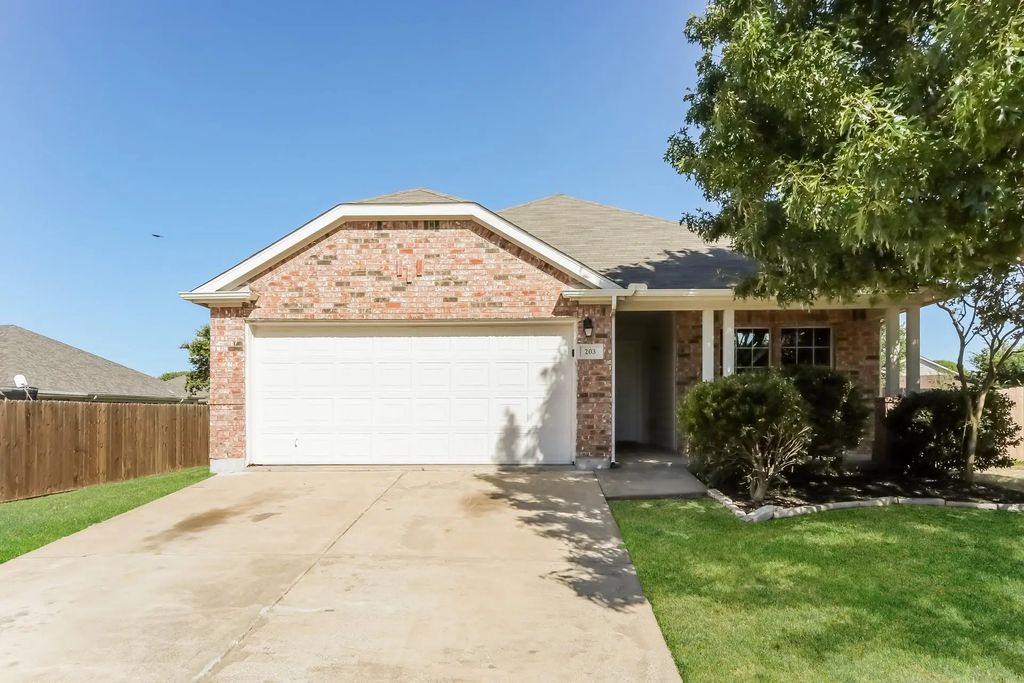 203 Bear Trail, Waxahachie