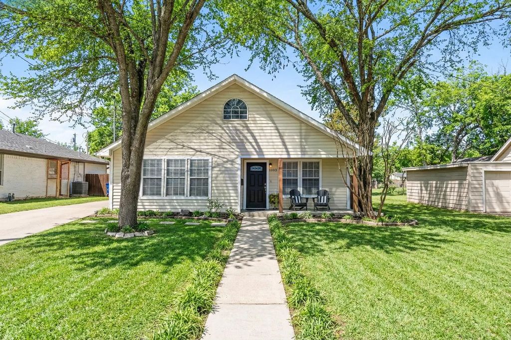 1003 Oak Street, McKinney
