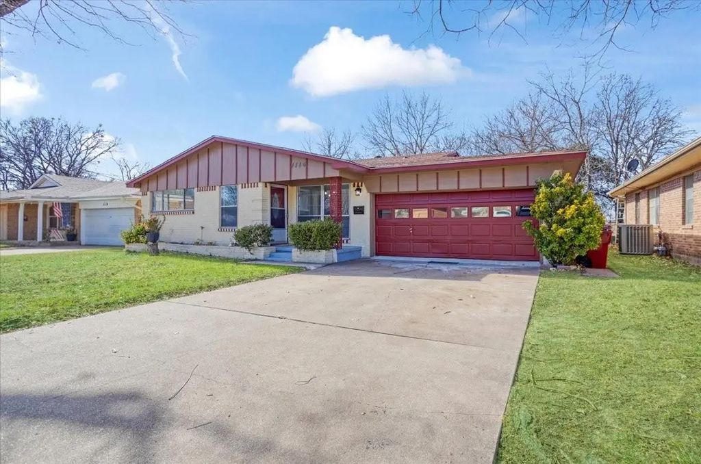 1116 N Grant Drive, Sherman