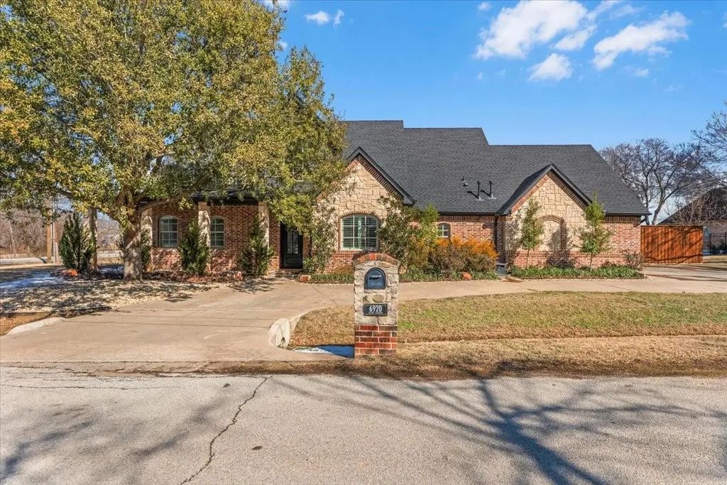 6920 Clift Street, North Richland Hills