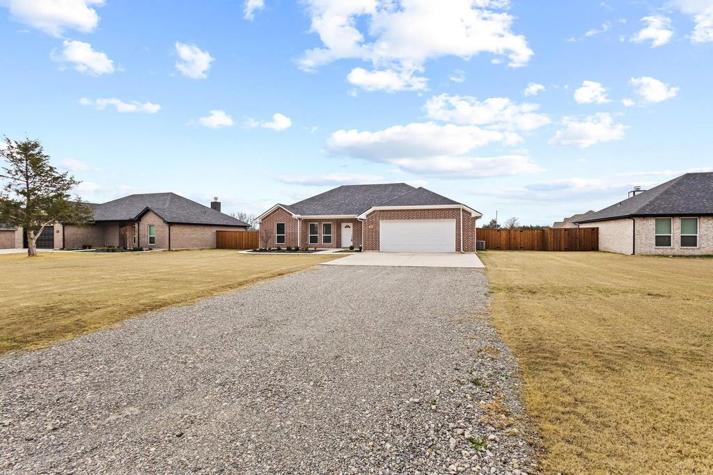 899 W Cardinal Street, Ector