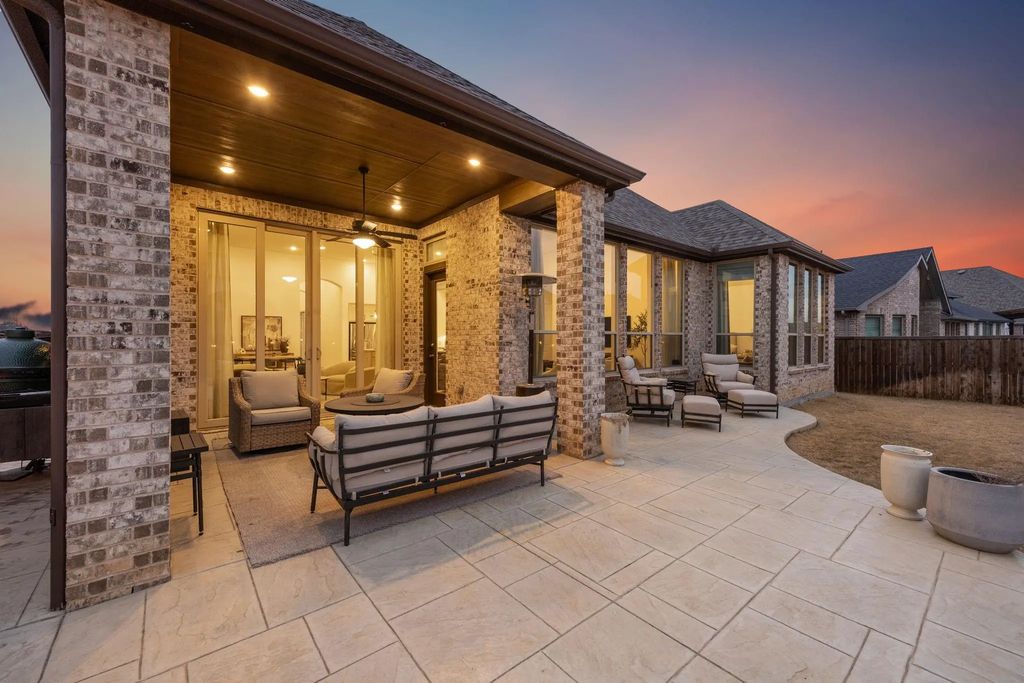 1816 Trotter Trail, Aubrey