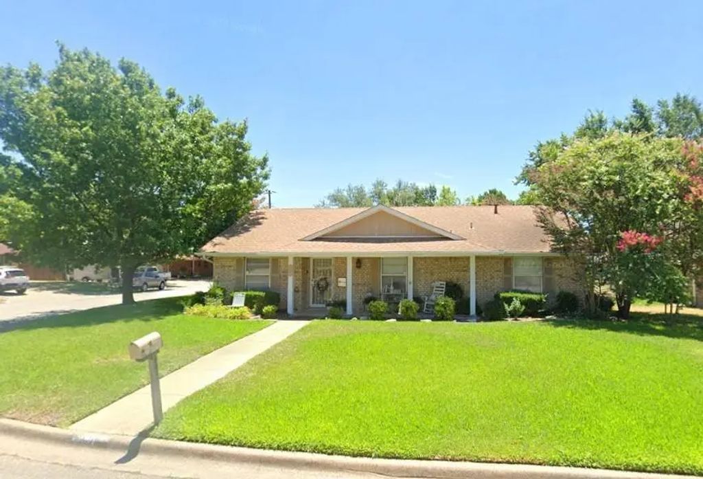 101 Noel Street, Waxahachie