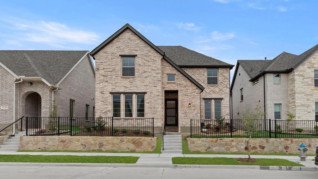 1432 Waterford Drive, Celina