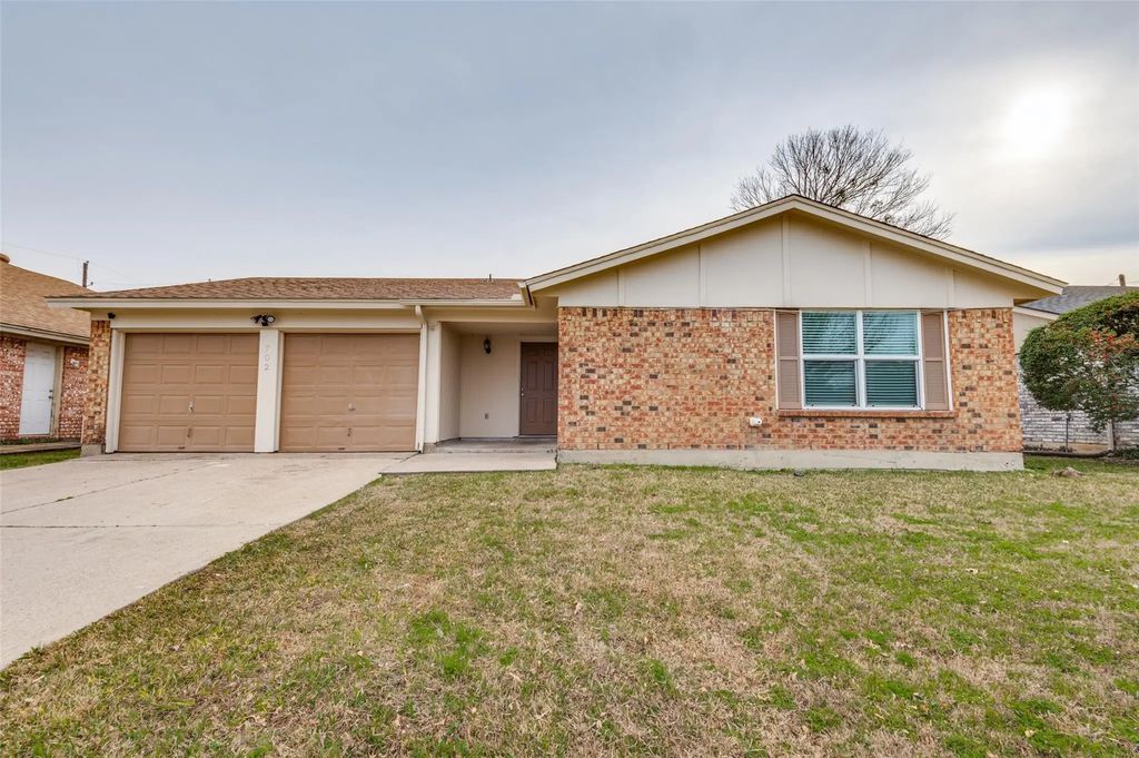 702 W Lynn Creek Drive, Arlington