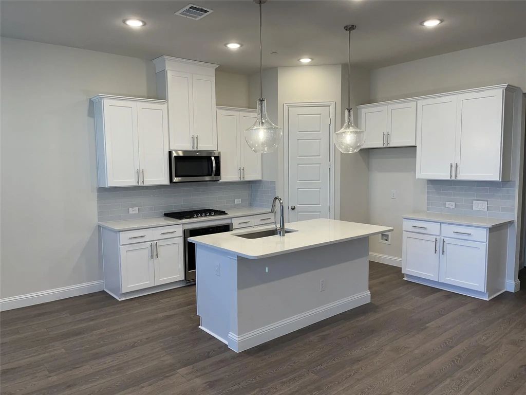 338 Almanor Street, Lewisville