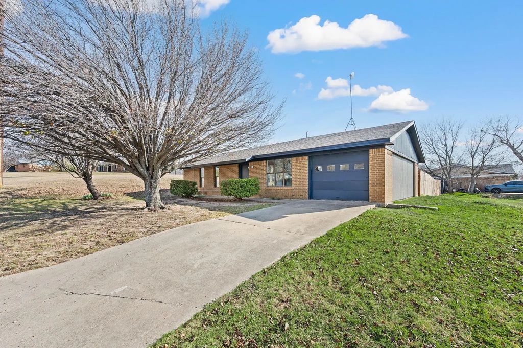 201 Oakdale Drive, Fort Worth