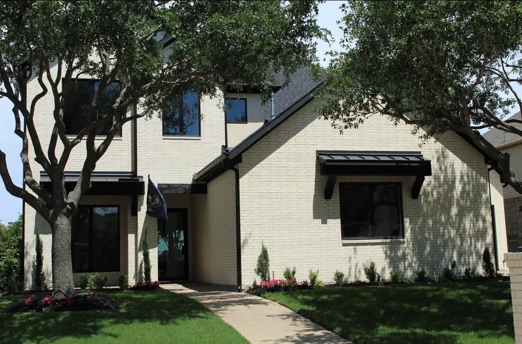 7 Center Court, Heath