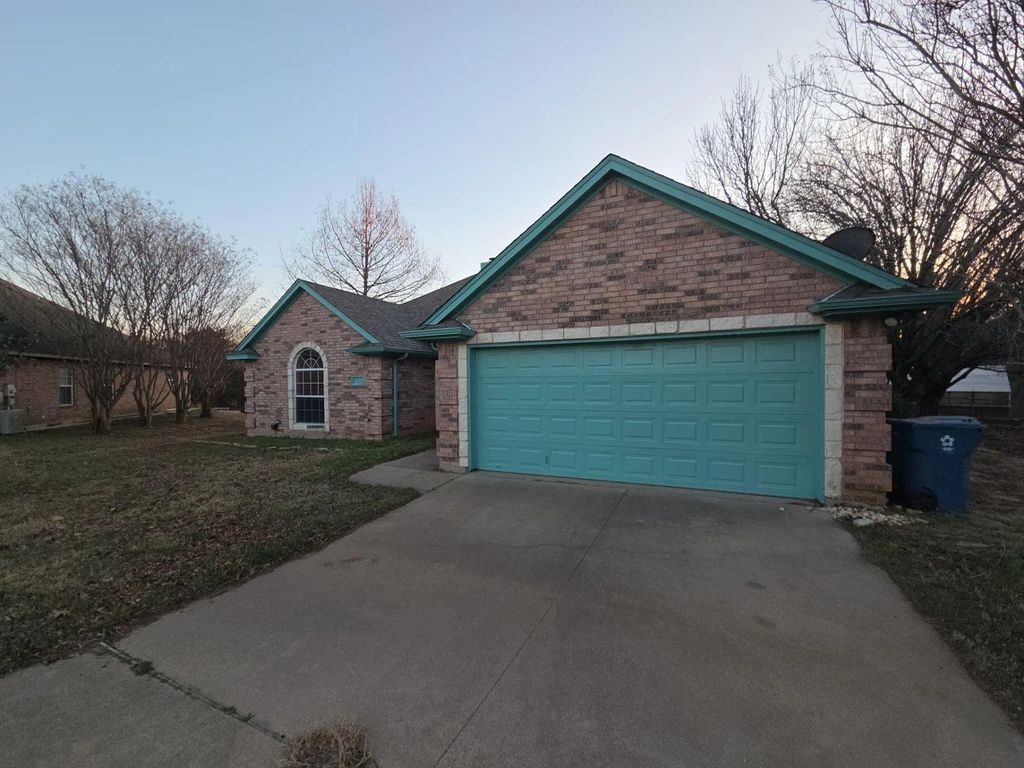 802 Justin Court, Keene