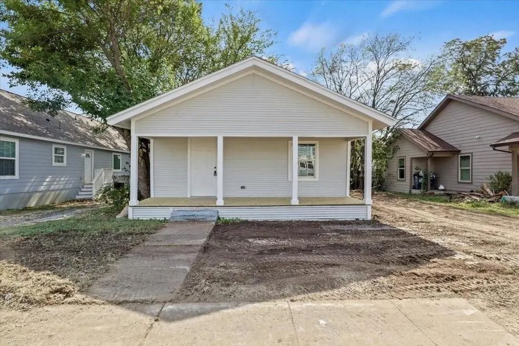956 E Allen Avenue, Fort Worth