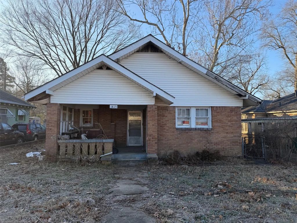 1615 W 6th St, Texarkana