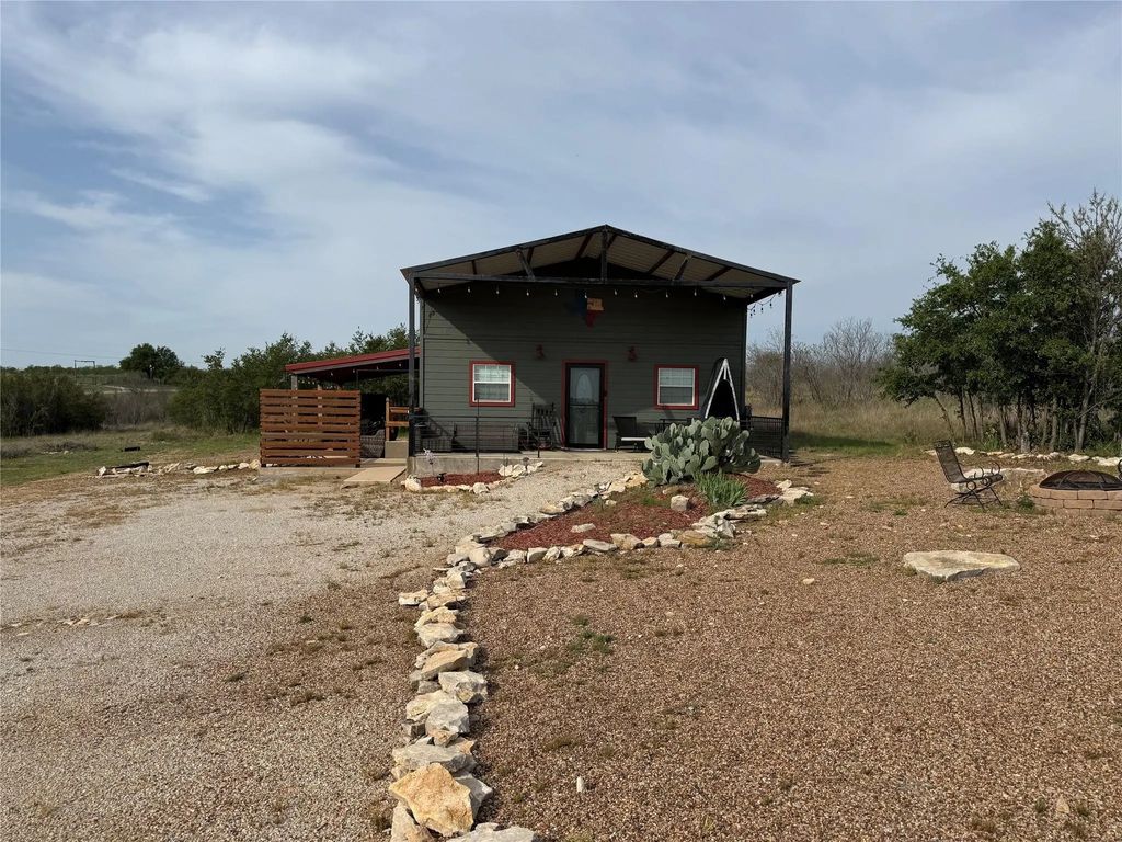 8072 Hells Gate Loop, Strawn