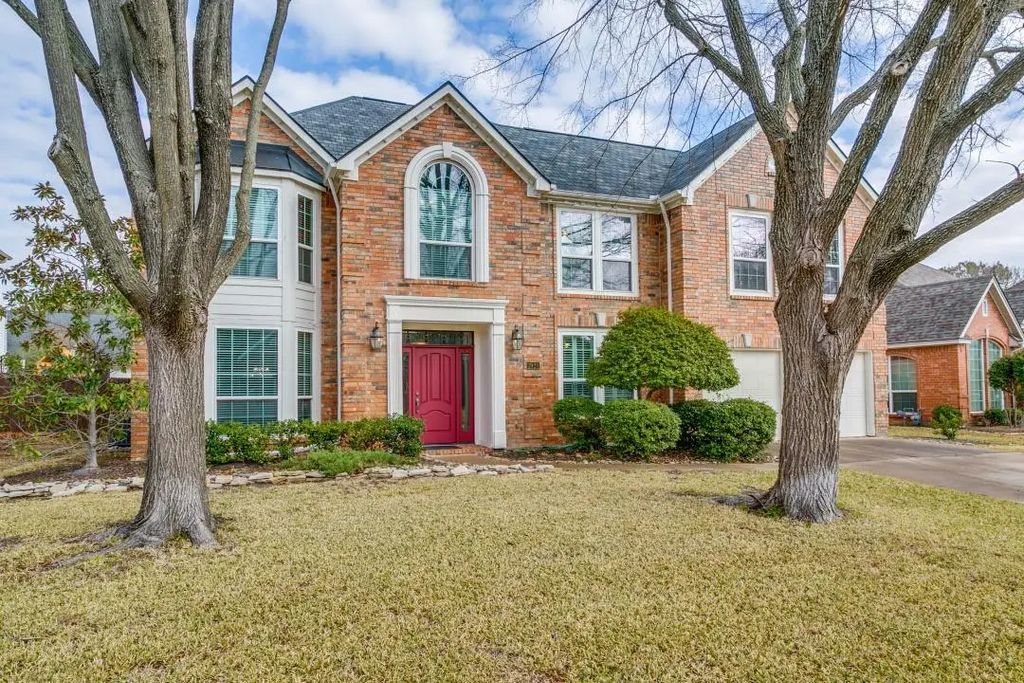 1920 Waterford Drive, Grapevine