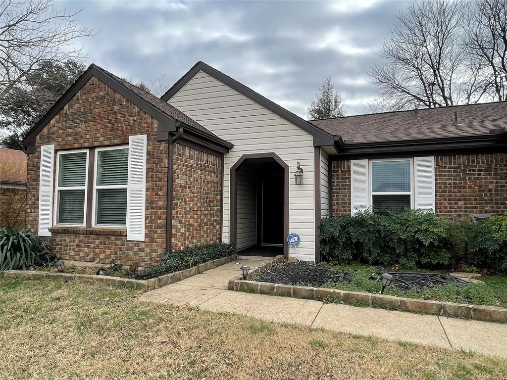 504 Sage Lane, Euless