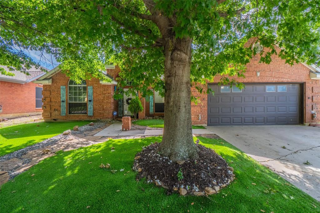 7043 Echo Lake Court, Arlington