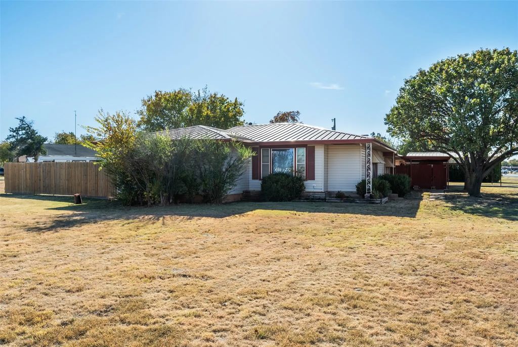 400 S Bailey Street, Electra
