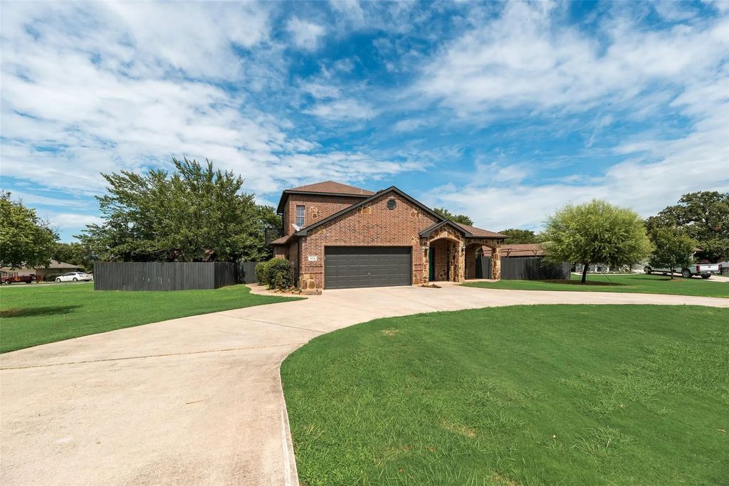 315 Navajo Trail, Lake Kiowa