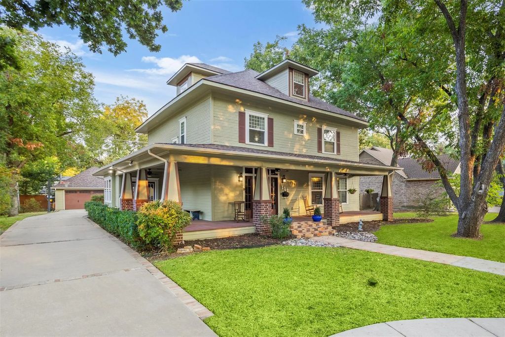 114 E University Avenue, Waxahachie