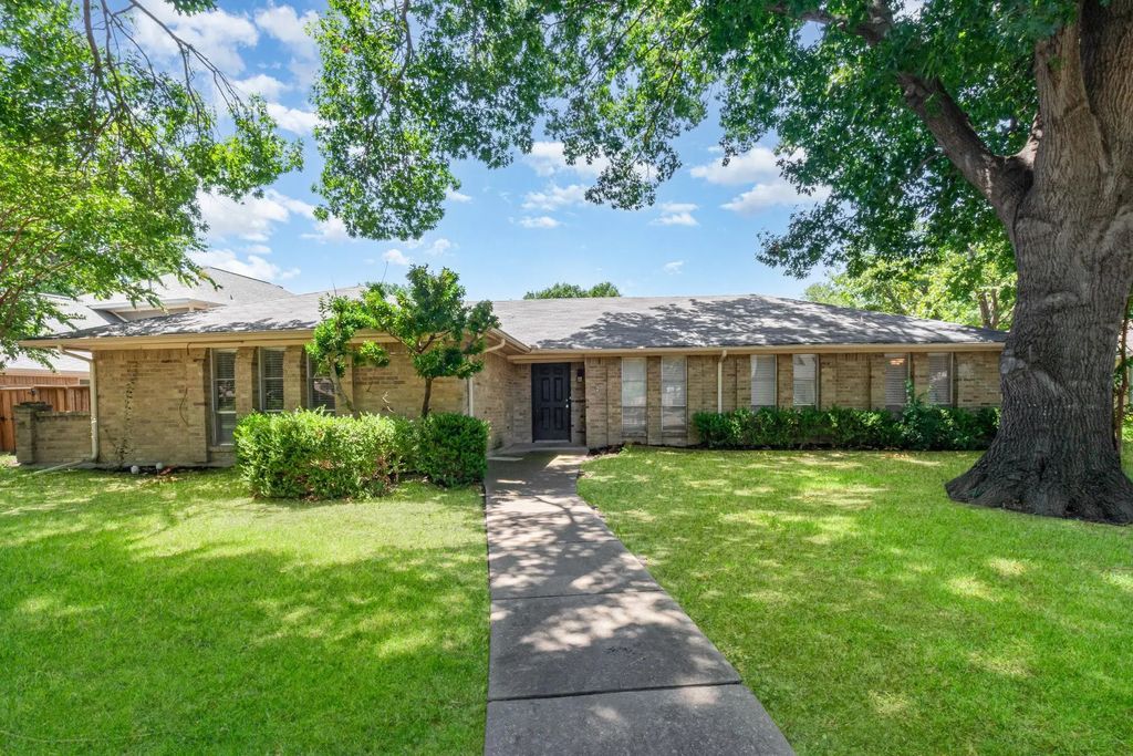 2641 Pinehurst Drive, Plano