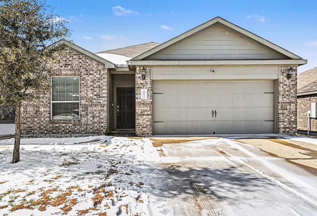 5937 Obsidian Creek Drive, Fort Worth